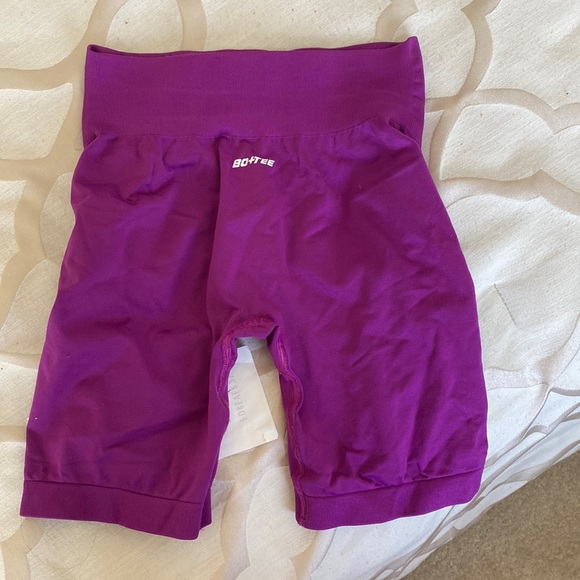 Plum Bo&Tee butt Scrunch Shorts - worn once - Picture 3 of 3